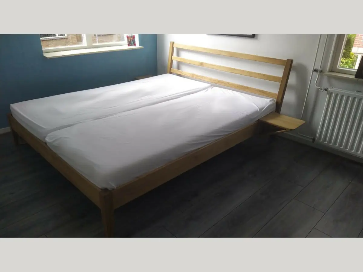 2-persoons bed in eikenhout, tweede exemplaar